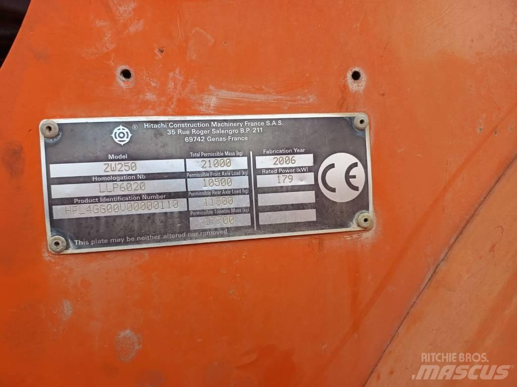 Hitachi ZW 250  휠로우더