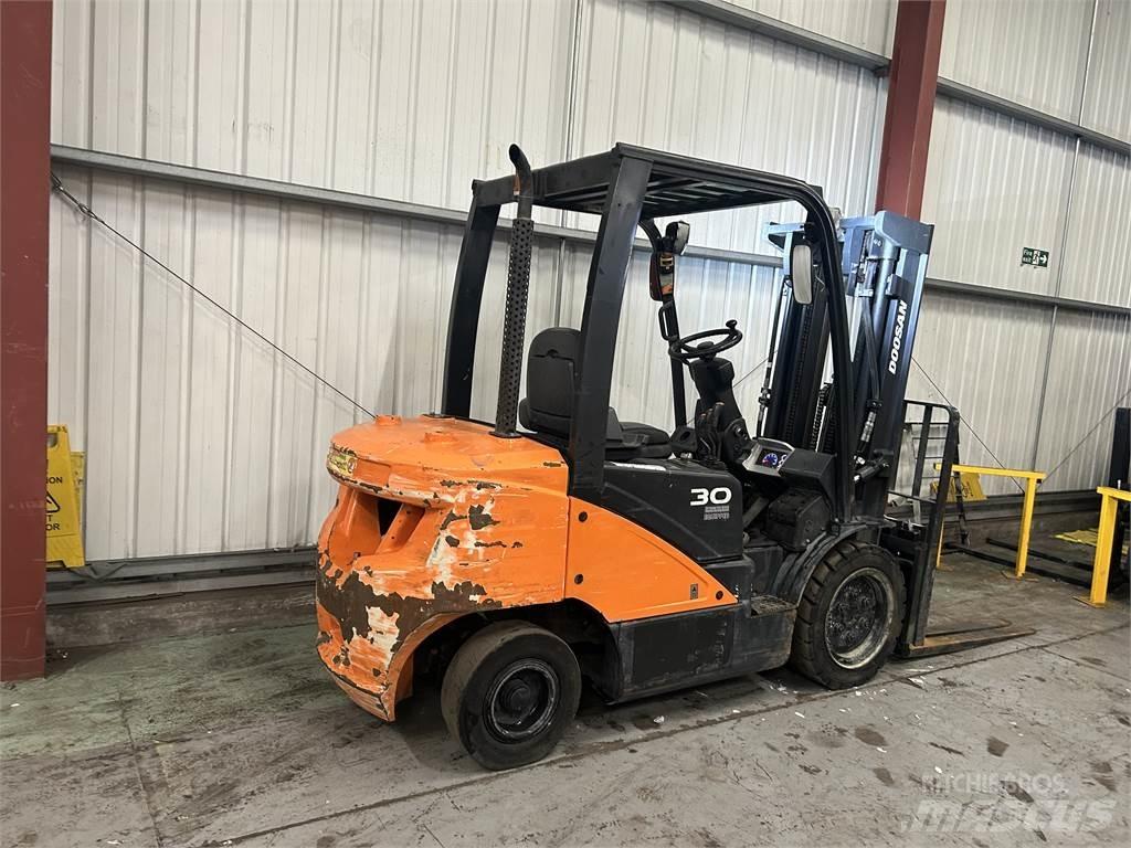 Doosan D30S-5 디젤 지게차