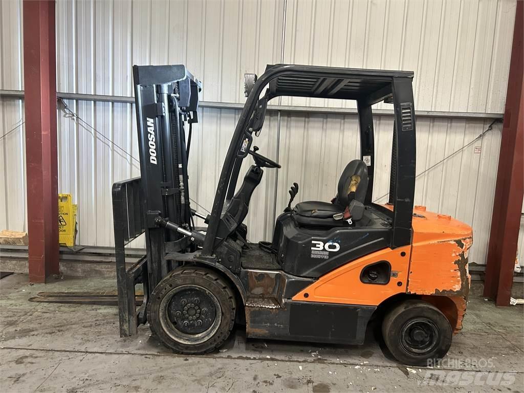 Doosan D30S-5 디젤 지게차