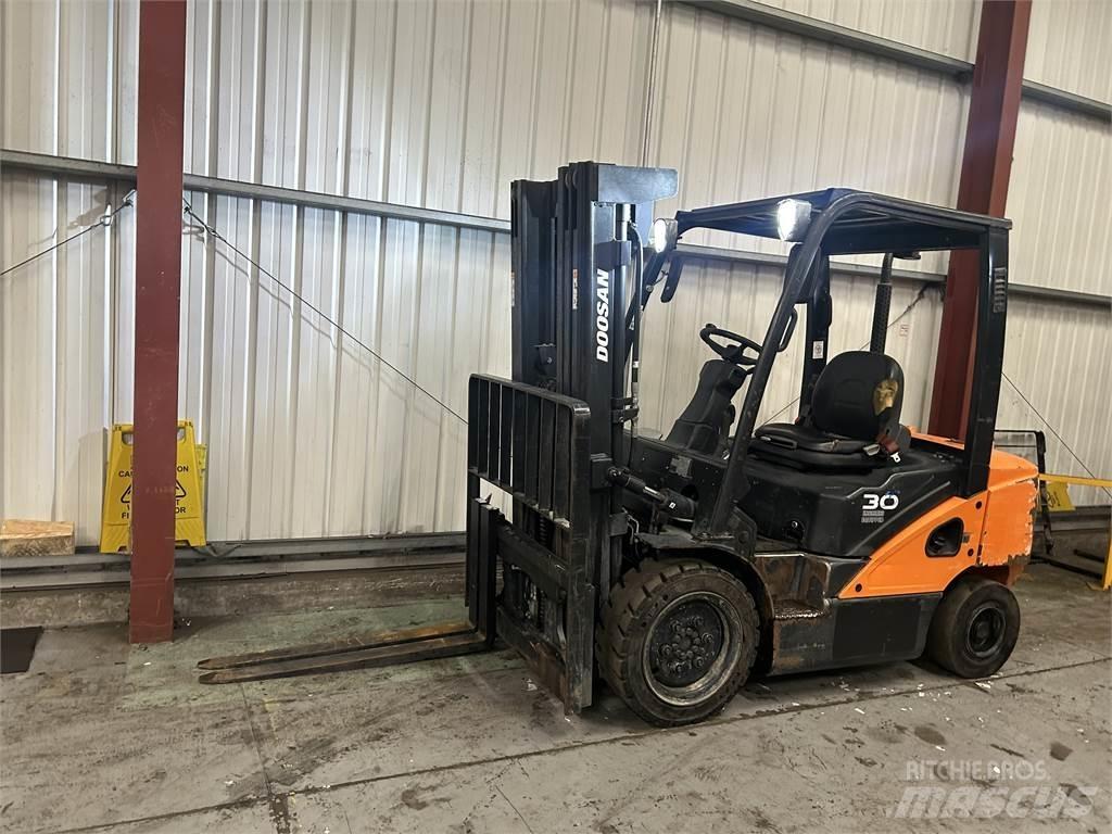 Doosan D30S-5 디젤 지게차