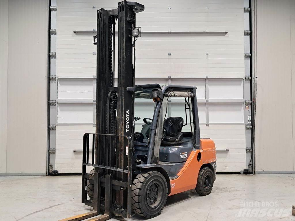 Toyota 02-8FDJF35 디젤 지게차
