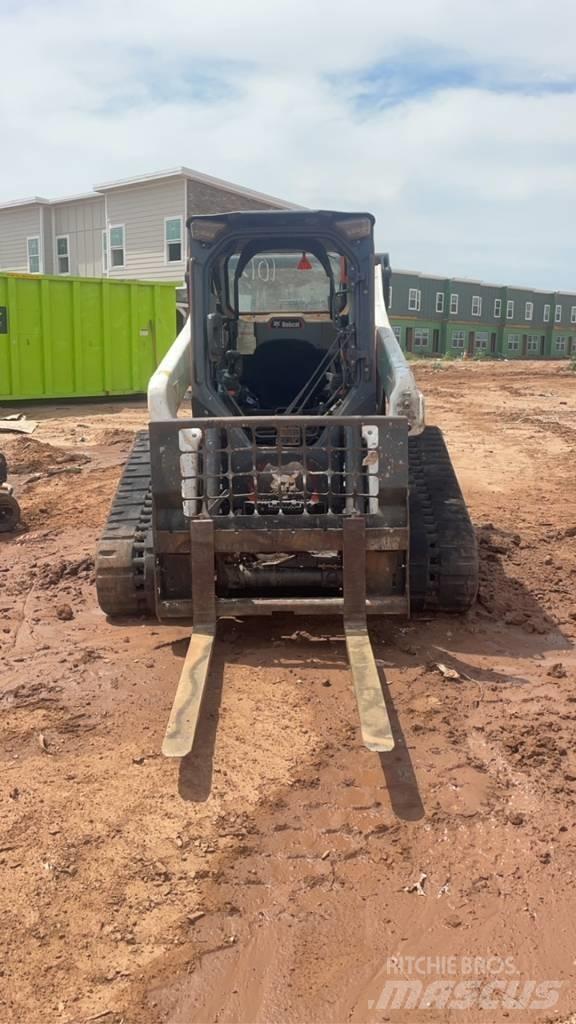 Bobcat T 76  스키드로더