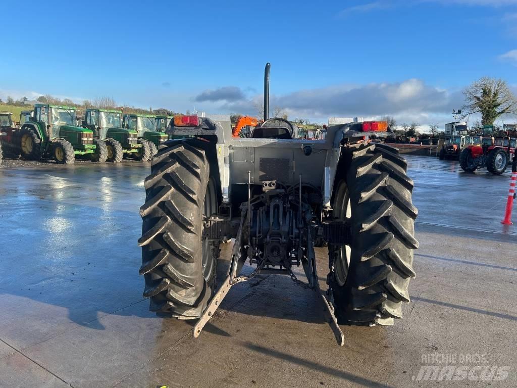 Massey Ferguson 390 트랙터