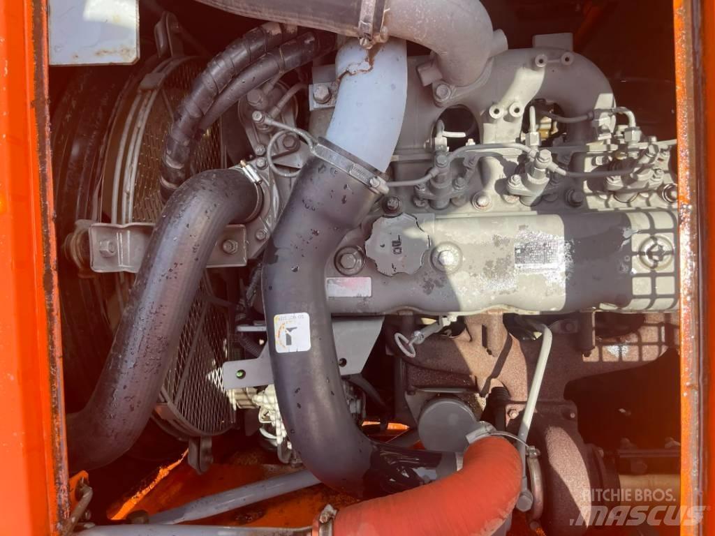 Hitachi ZX 135 대형 굴삭기 29톤 이상