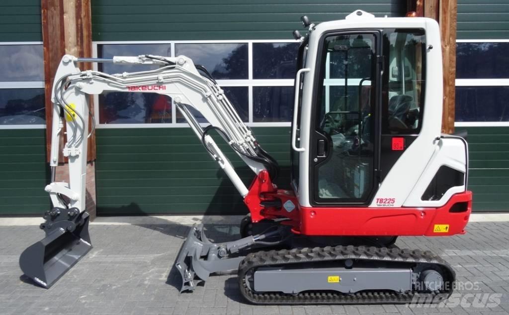 Takeuchi TB 225 소형 굴삭기 7톤 미만