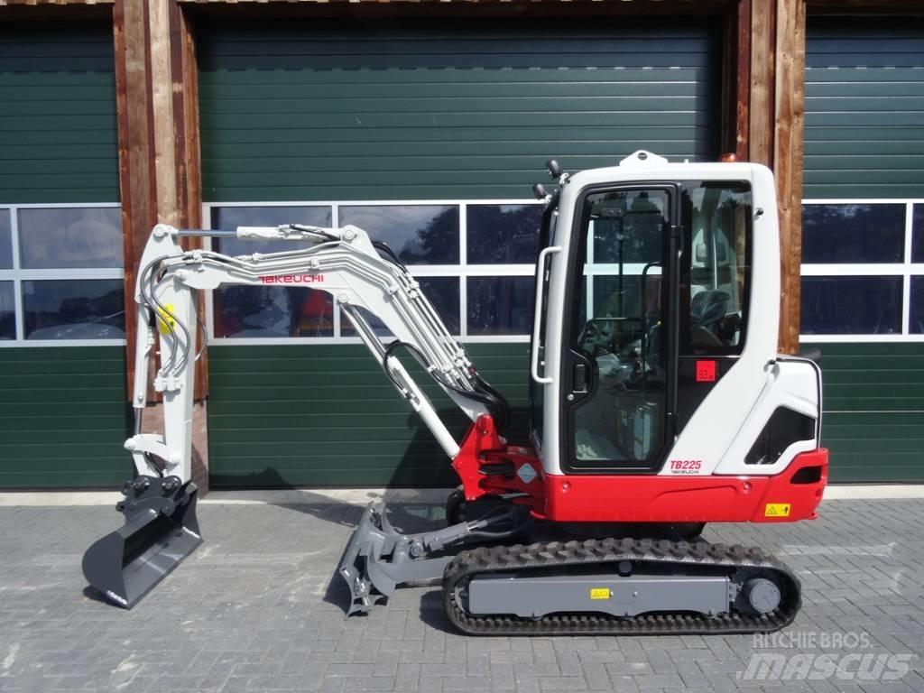Takeuchi TB 225 소형 굴삭기 7톤 미만
