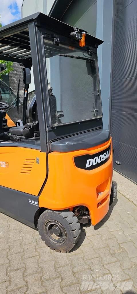 Doosan B 30 X-7 전동 지게차