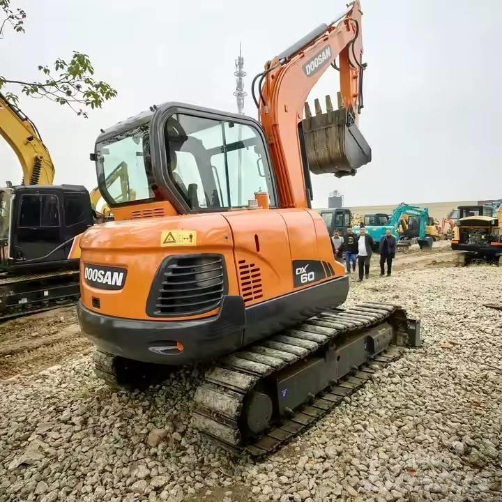 Doosan DX 60 대형 굴삭기 29톤 이상