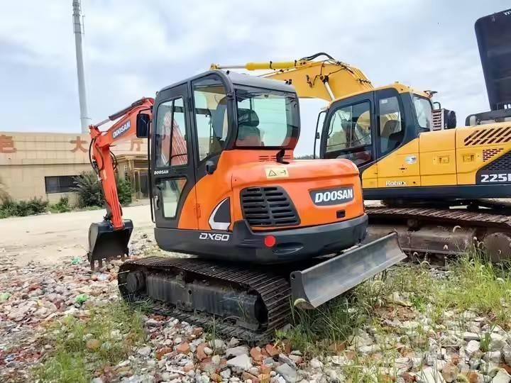 Doosan DX 60 대형 굴삭기 29톤 이상
