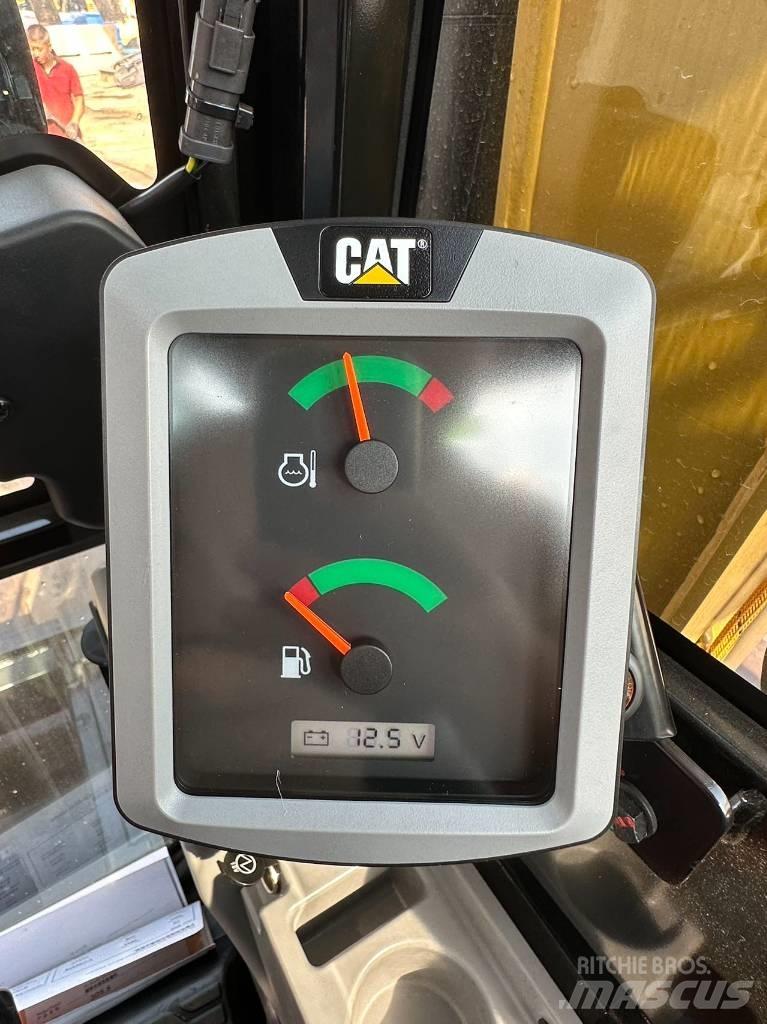 CAT 2024 CAT 305.5 소형 굴삭기 7톤 미만