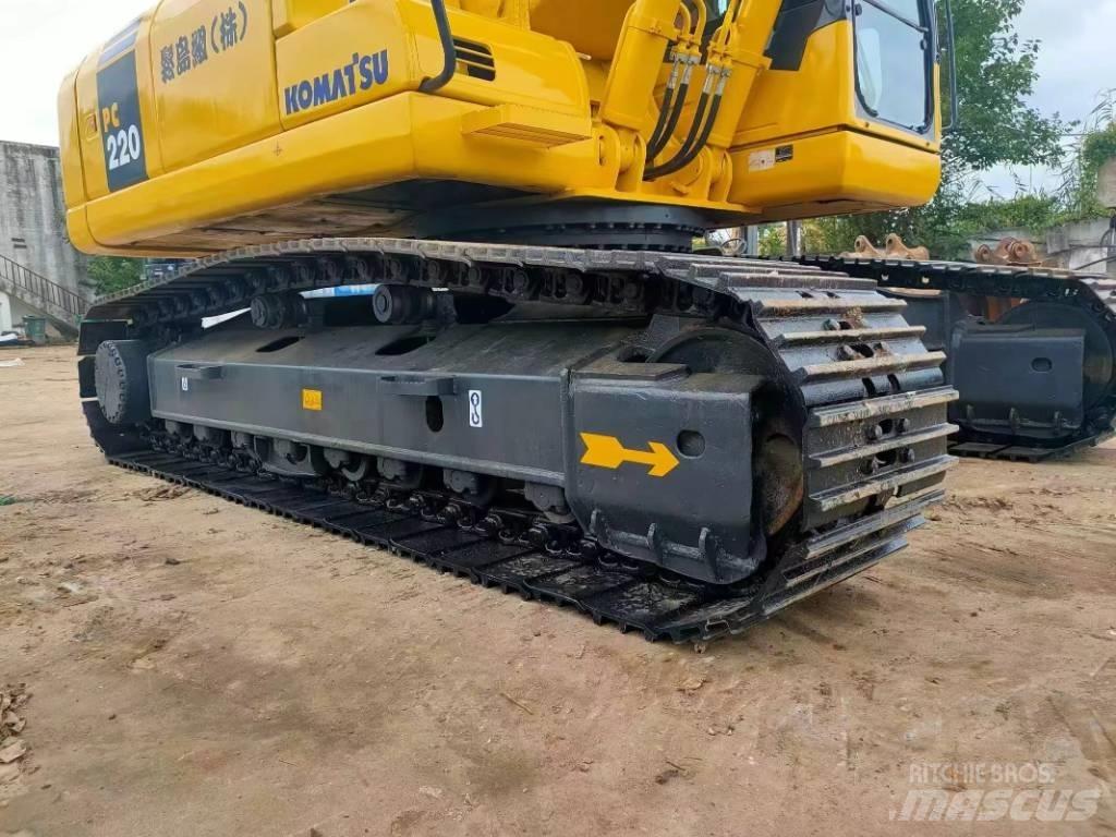 Komatsu PC 220 대형 굴삭기 29톤 이상