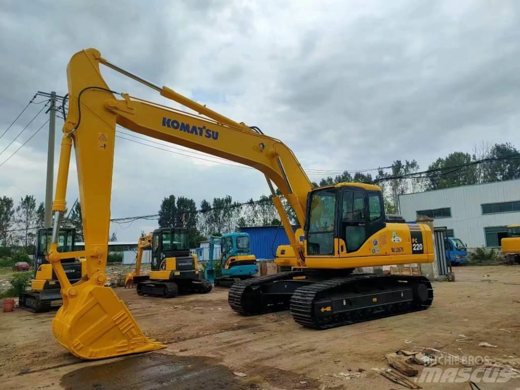 Komatsu PC 220 대형 굴삭기 29톤 이상