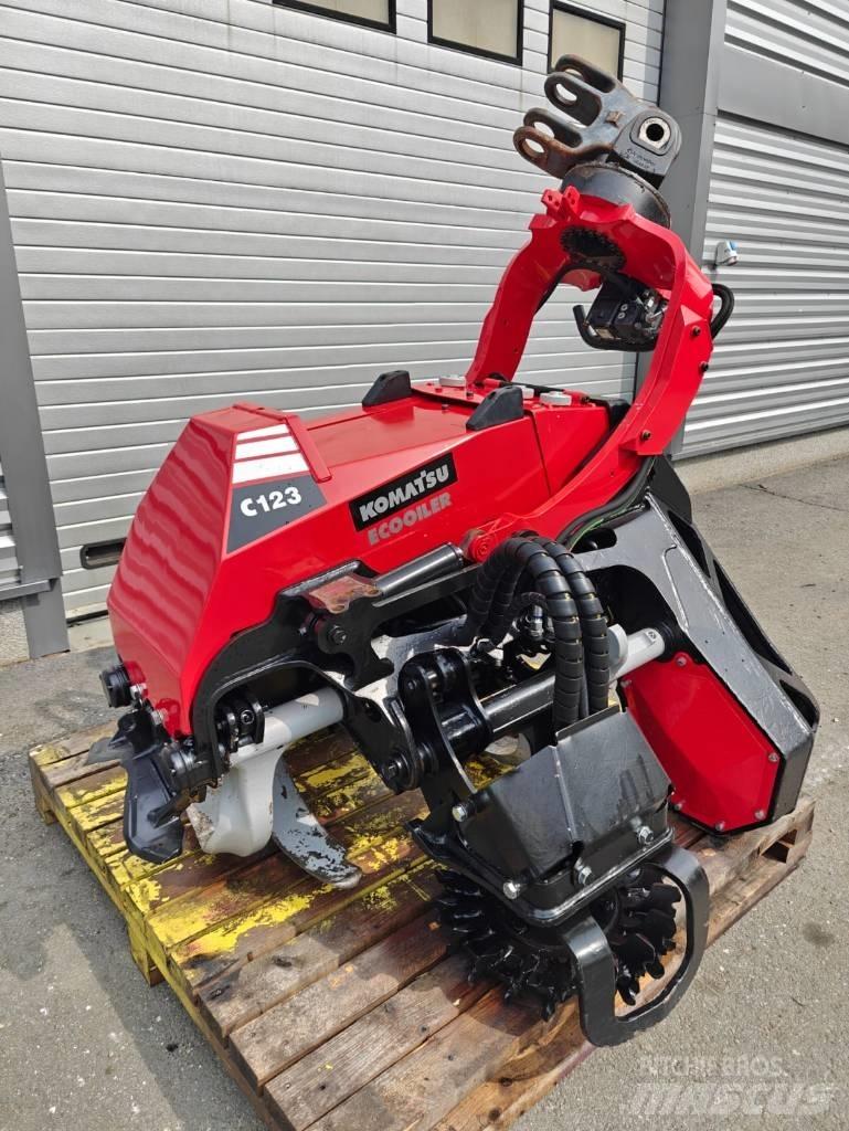 Komatsu C 123 하비스터 헤드