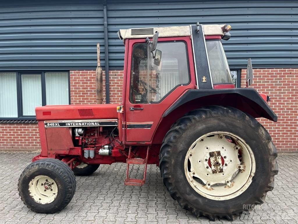 International 845 XL 트랙터
