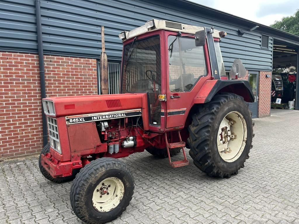International 845 XL 트랙터
