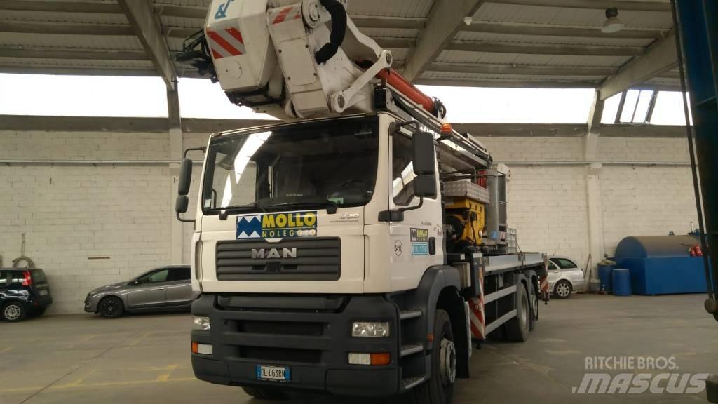 Oil & Steel EAGLE 4426 트럭 탑재 고소작업대