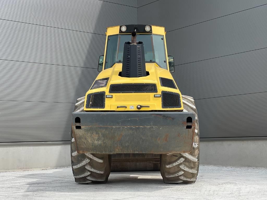 Bomag BW 216 DH-4i 싱글 드럼 롤러