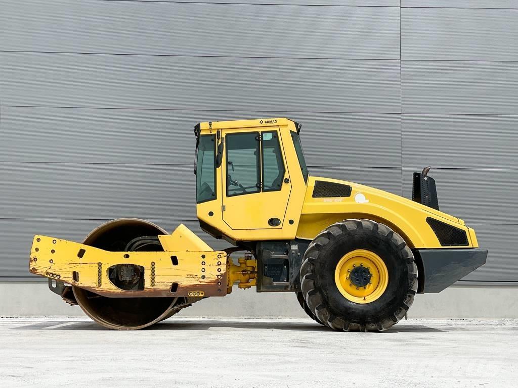 Bomag BW 216 DH-4i 싱글 드럼 롤러