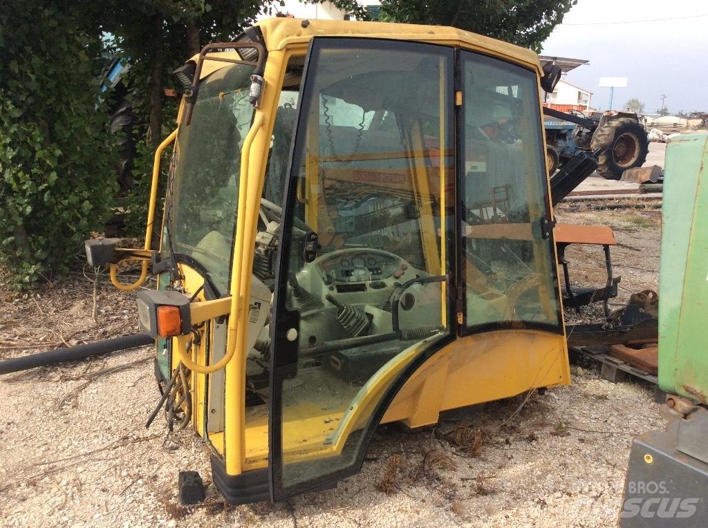 Komatsu W93r 캐빈 및 인테리어