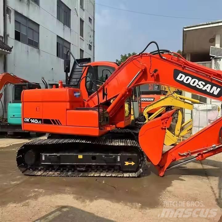 Doosan DX140LC 대형 굴삭기 29톤 이상