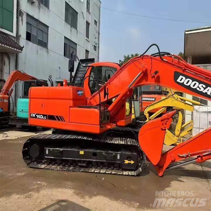 Doosan DX140LC 대형 굴삭기 29톤 이상