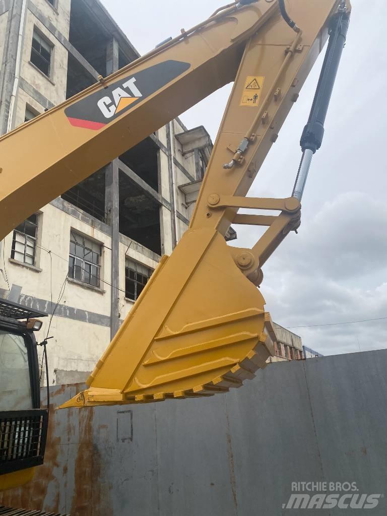 CAT 320 D 대형 굴삭기 29톤 이상