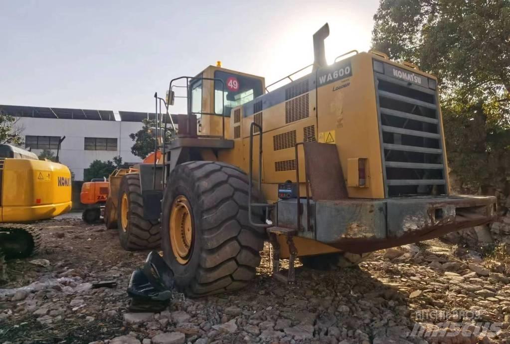 Komatsu WA 600  휠로우더