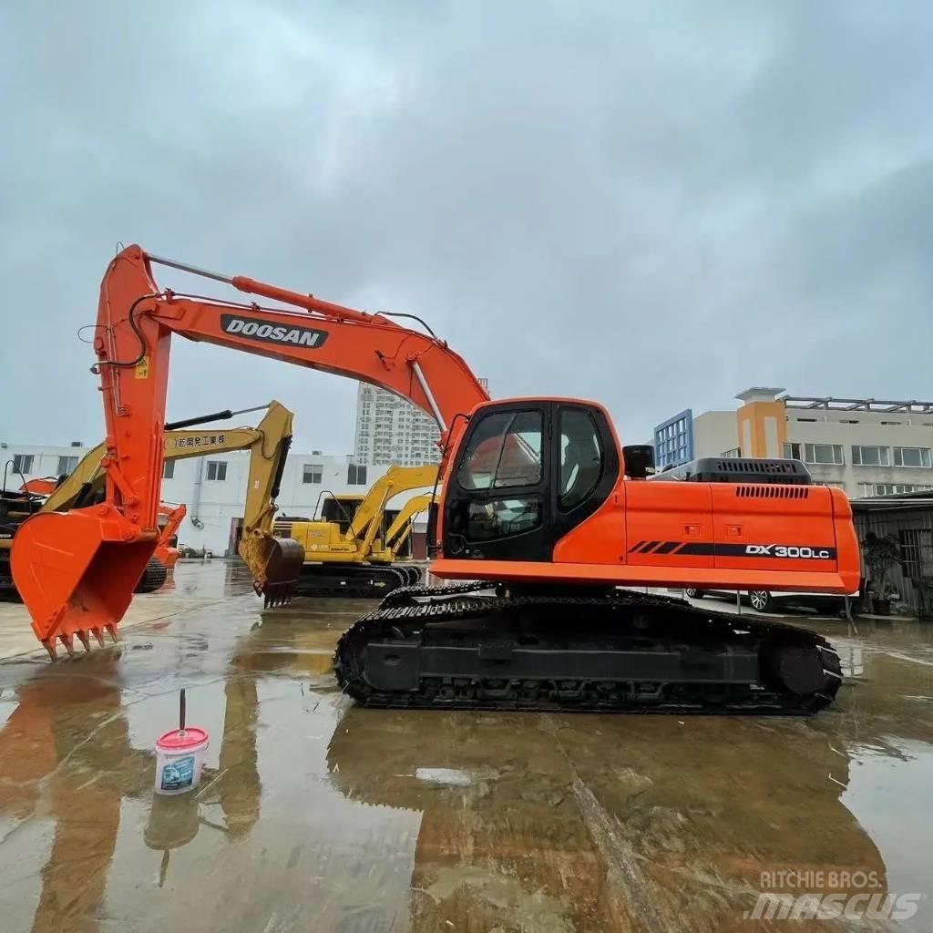 Doosan DX 300 LC 소형 굴삭기 7톤 미만