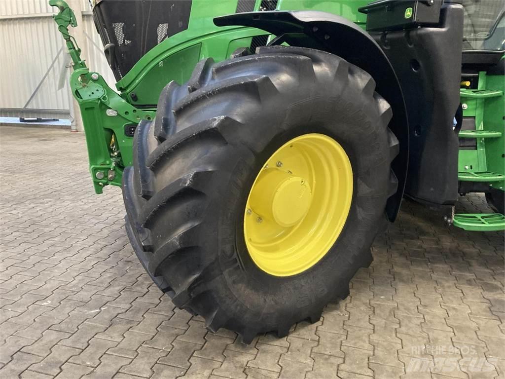 John Deere 6R 215 트랙터