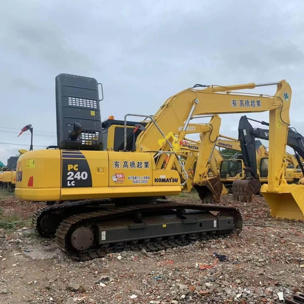 Komatsu PC 240 대형 굴삭기 29톤 이상