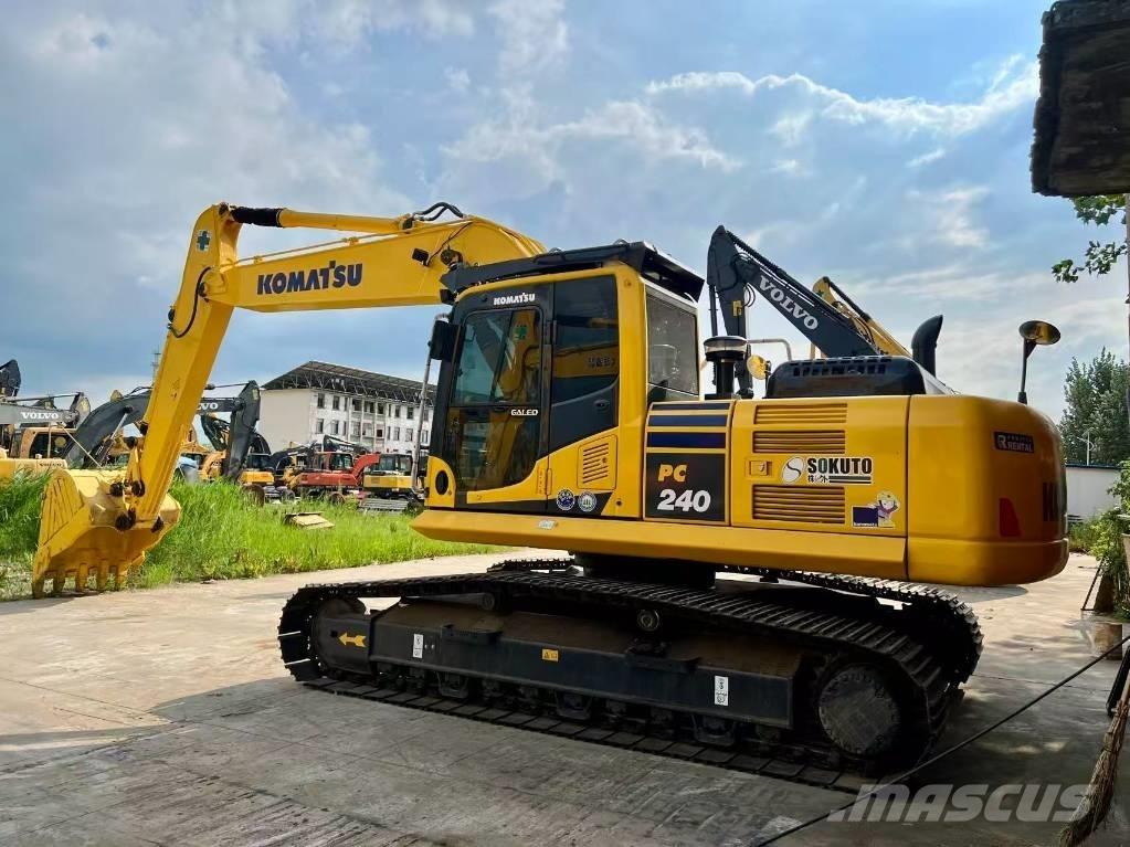 Komatsu PC 240 대형 굴삭기 29톤 이상