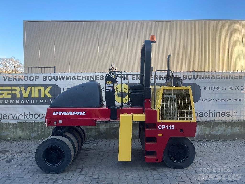 Dynapack CP 142 공기 타이어 롤러
