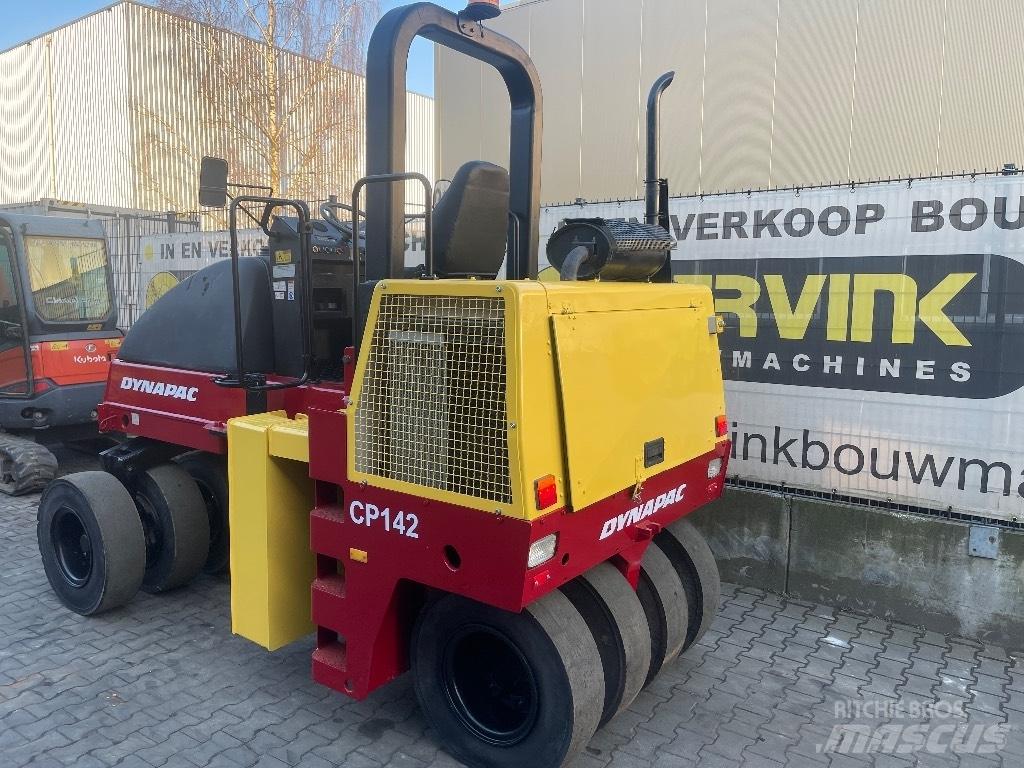 Dynapack CP 142 공기 타이어 롤러