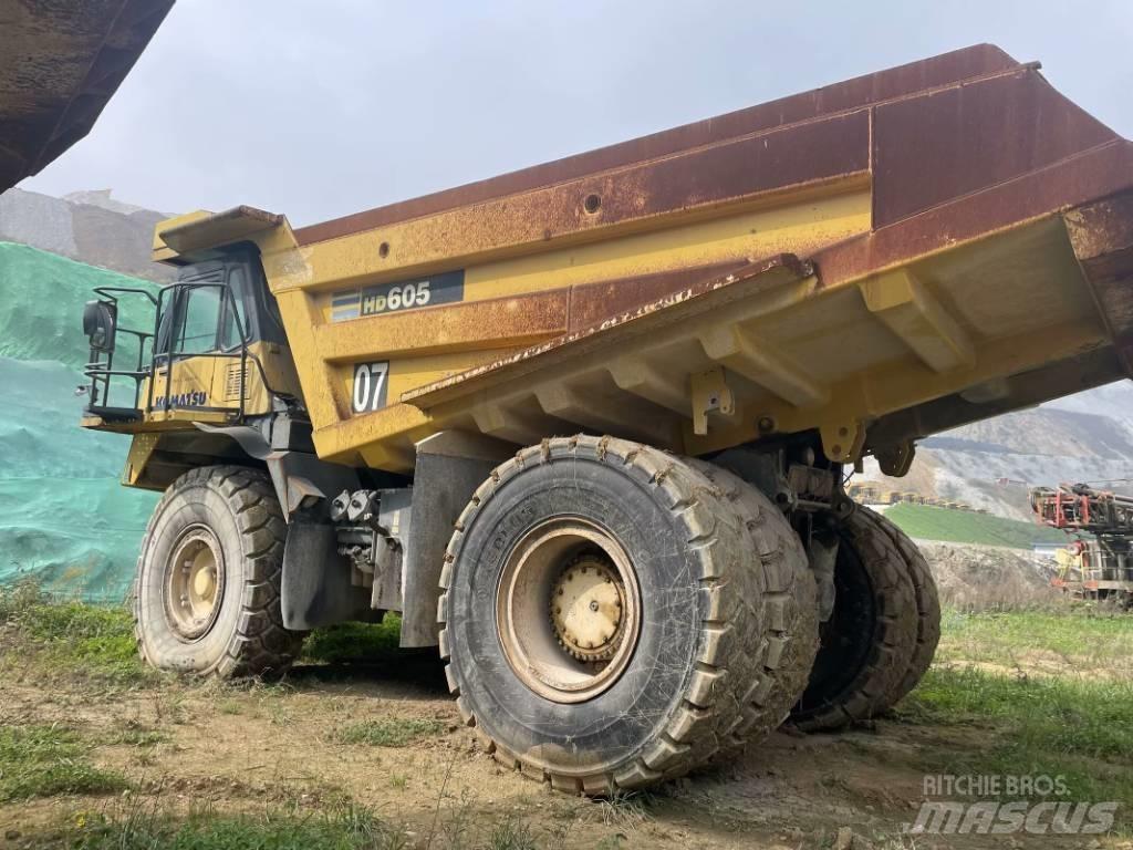 Komatsu HD 605-7 초대형 덤프 트럭