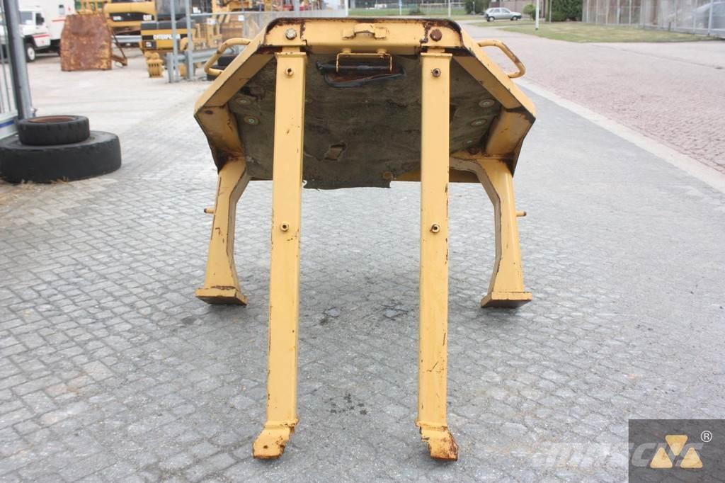 CAT D8N O-rops cab 캐빈 및 인테리어