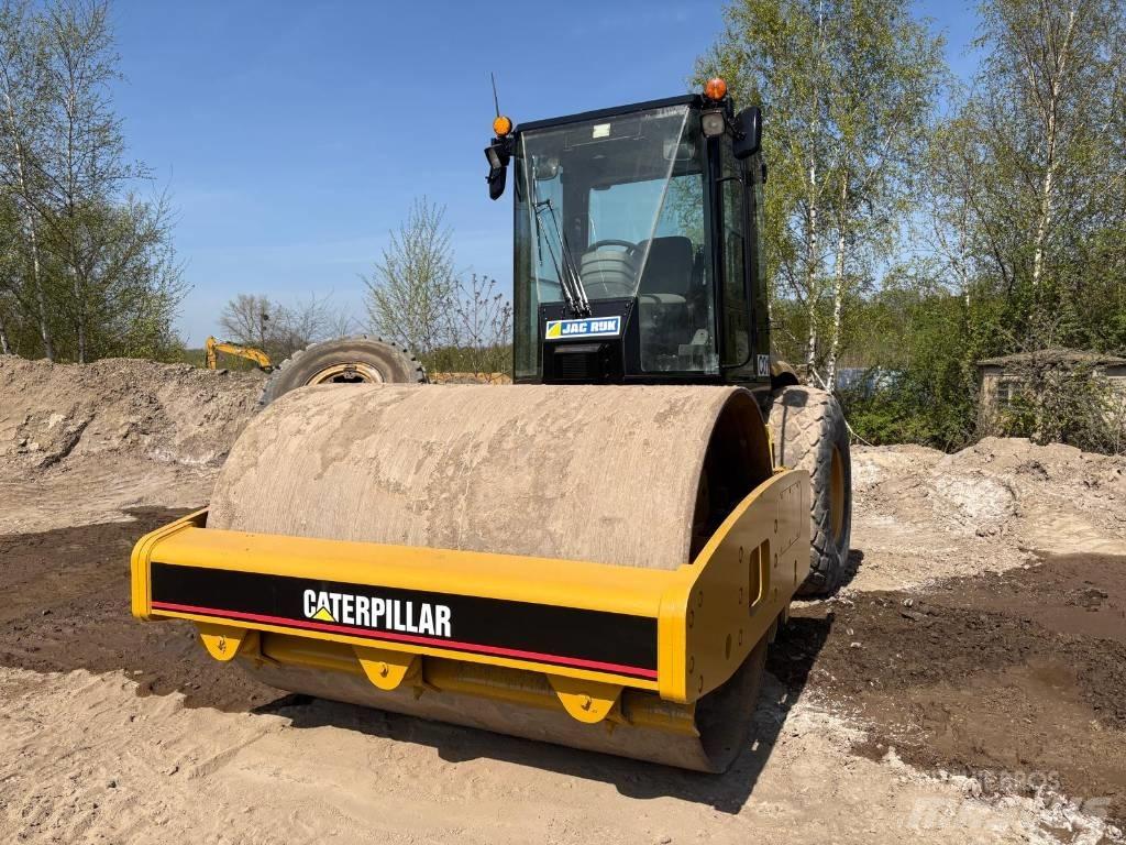 CAT CS 563 E 싱글 드럼 롤러