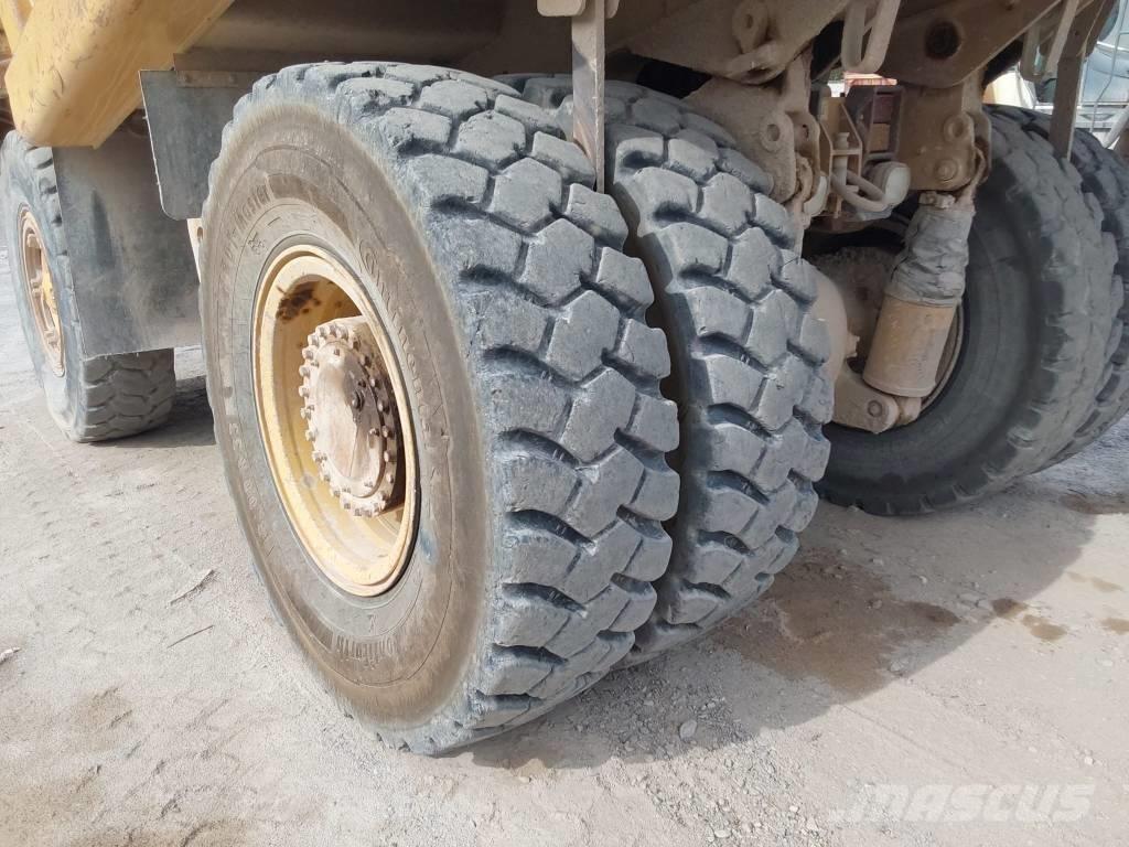CAT 771 D 초대형 덤프 트럭