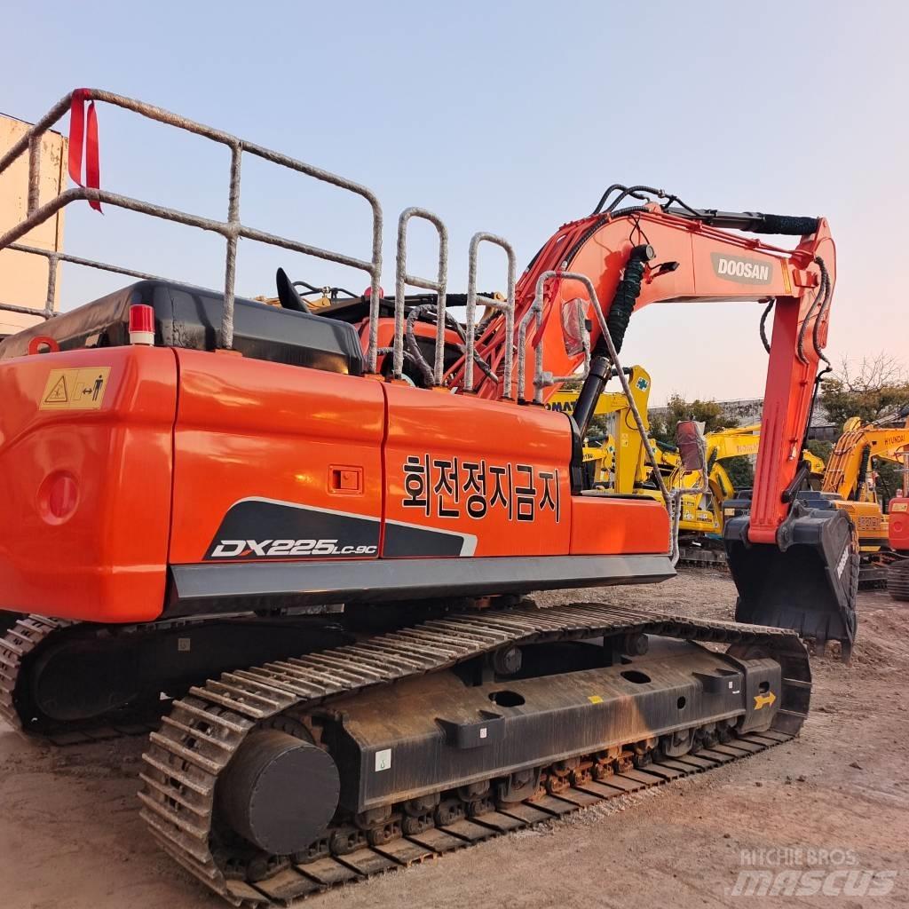 Doosan 225 LC 대형 굴삭기 29톤 이상