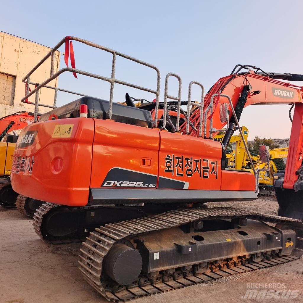 Doosan 225 LC 대형 굴삭기 29톤 이상
