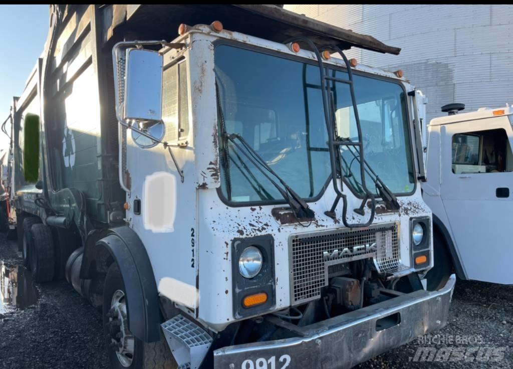 Mack MR600 폐기물 수거 트럭