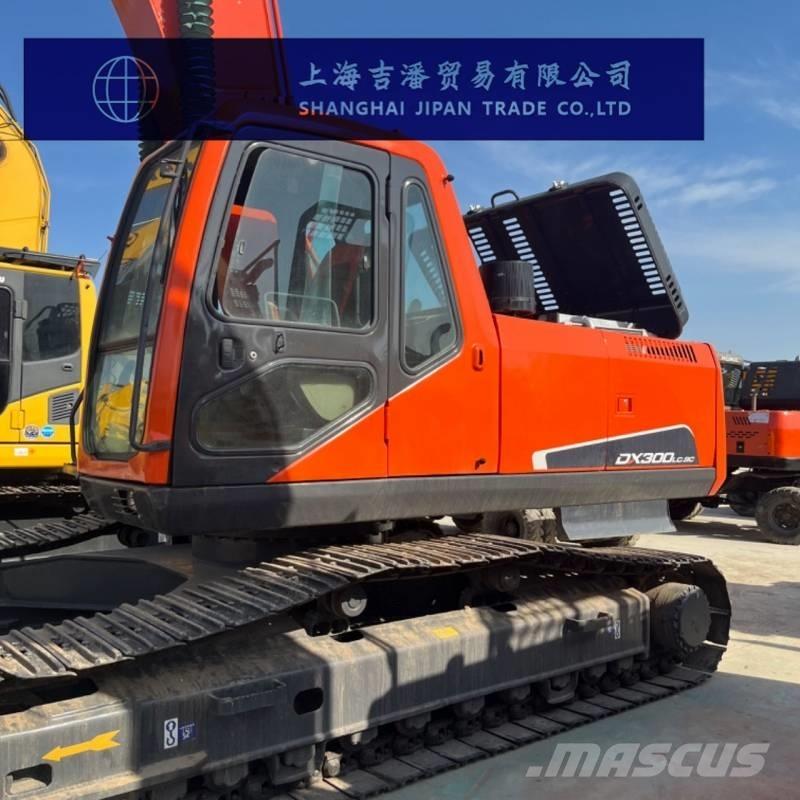 Doosan DX 300 대형 굴삭기 29톤 이상