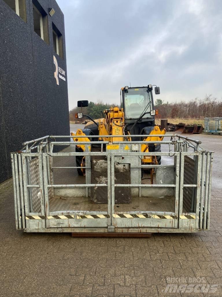 JCB 540-140 텔러 핸들러