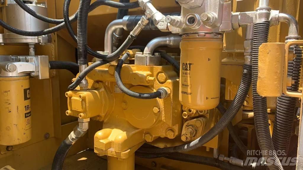 CAT 323 D 대형 굴삭기 29톤 이상