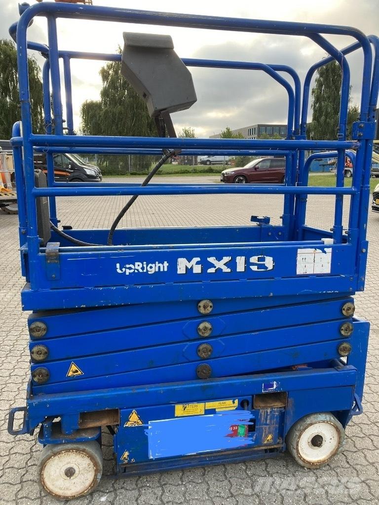 UpRight MX19 가위형 리프트