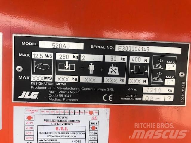 JLG 520 AJ 관절형 전동이동 리프트