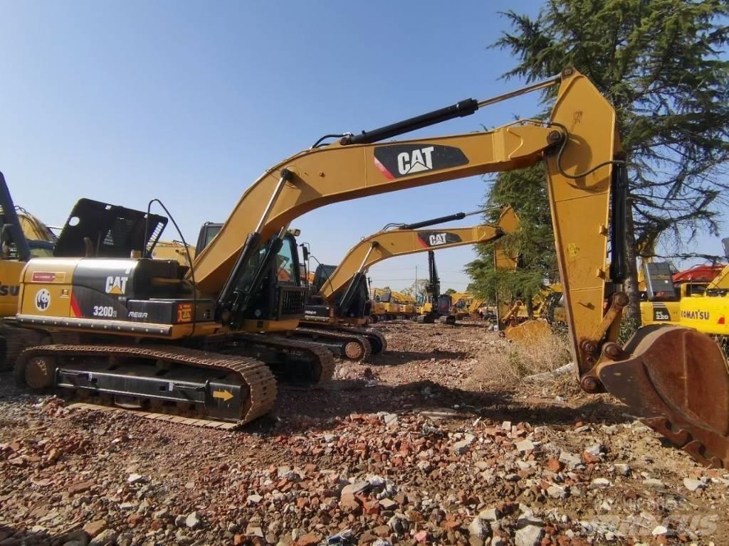 CAT 320 중형굴삭기 7톤-28톤