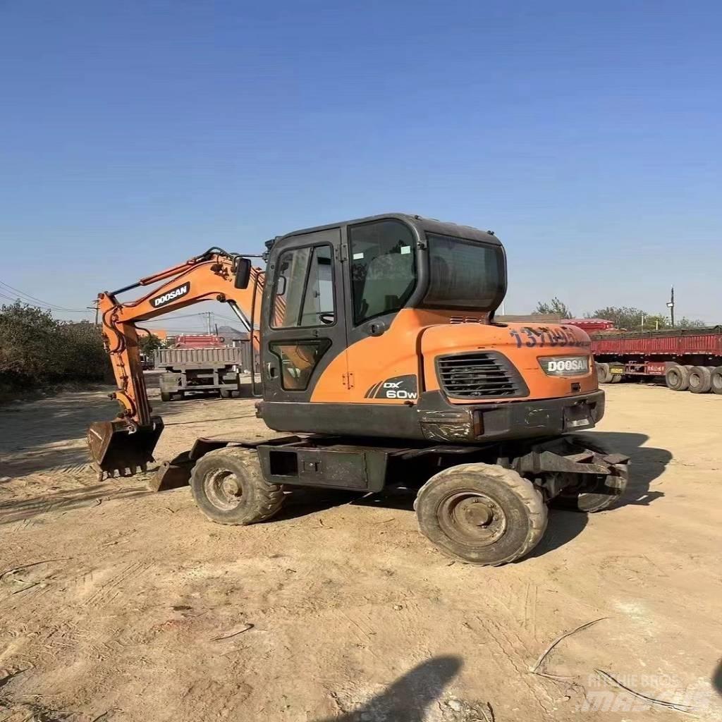 Doosan DX60W  휠 굴삭기