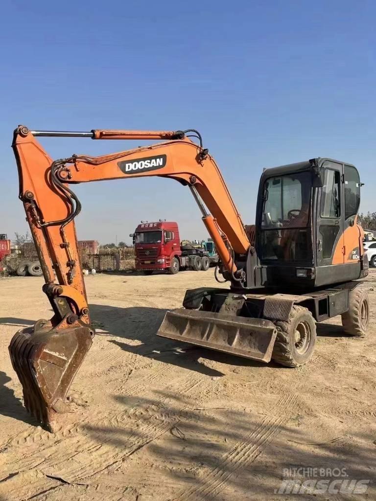 Doosan DX60W  휠 굴삭기