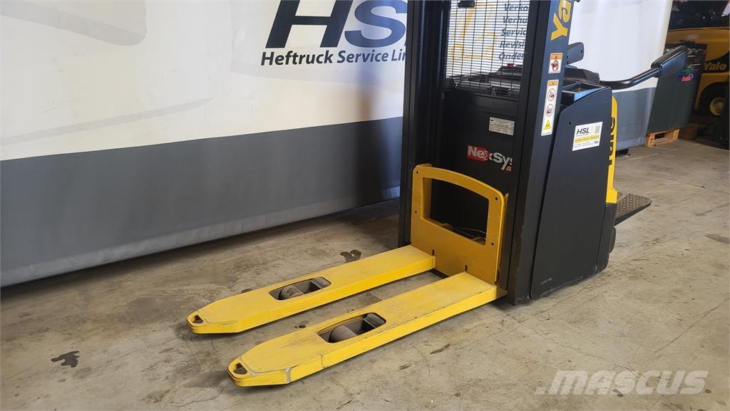 Yale MS12X 보행식 리치 지게차