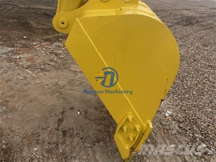 Komatsu PC 130 대형 굴삭기 29톤 이상